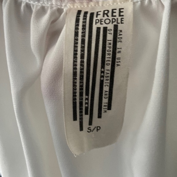 ❌SOLD❌ Free People White Puff Sleeve V-Neck Crop Top - Picture 3 of 3